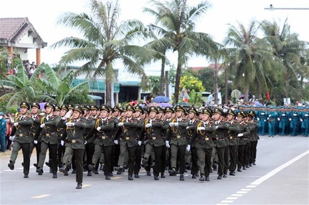 President attends Quang Tri’s flag-raising ceremony marking Reunification Day ảnh 3