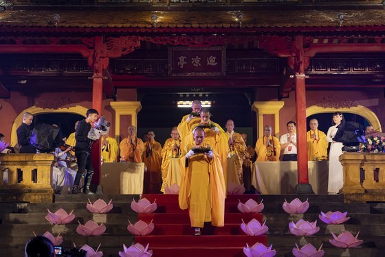 Week-long festival celebrating Buddha's birthday opens in Hue ảnh 8