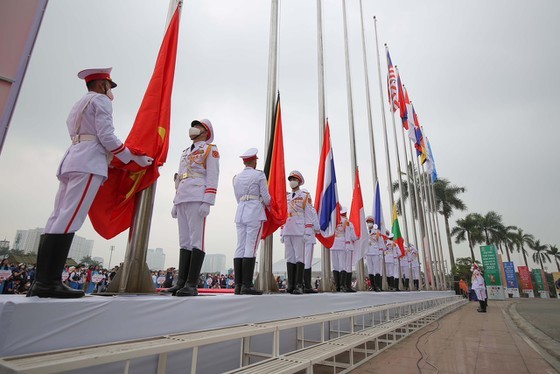 Flag-hoisting ceremony of SEA Games 31 held in Hanoi ảnh 1