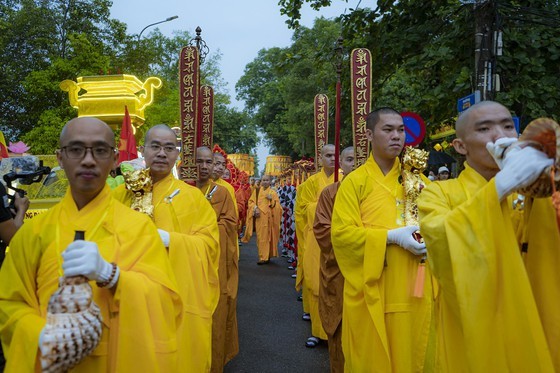 Grand ceremony marking Lord Buddha's 2566th birthday held in Hue ảnh 10
