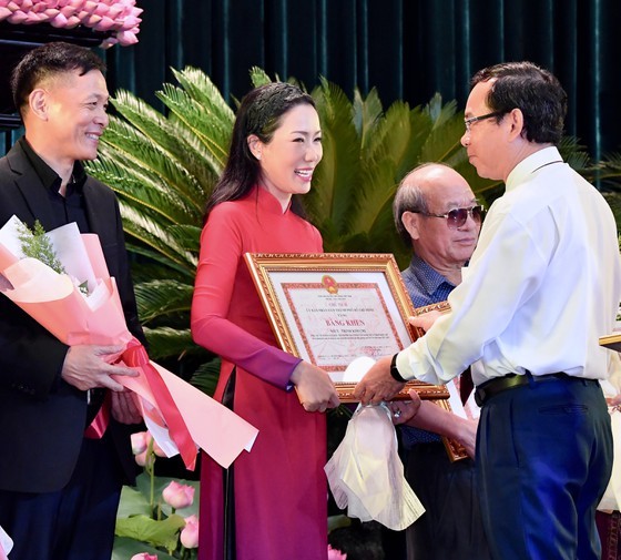 HCMC honors 355 exemplary models in following Uncle Ho's example ảnh 3