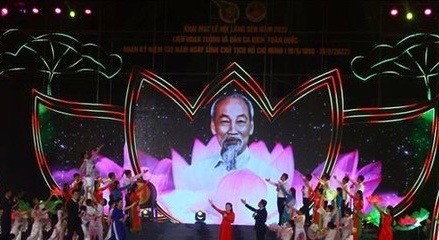 Sen Village Festival marks President Ho Chi Minh's 132nd birthday anniversary ảnh 1