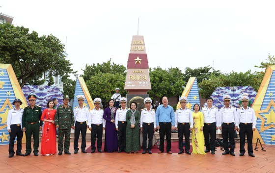 HCMC’s delegation concludes visit to Truong Sa archipelago, DK1 platform ảnh 1