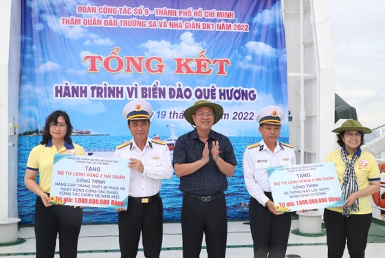 HCMC’s delegation concludes visit to Truong Sa archipelago, DK1 platform ảnh 17