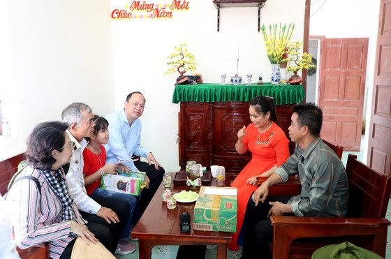 HCMC’s delegation concludes visit to Truong Sa archipelago, DK1 platform ảnh 4