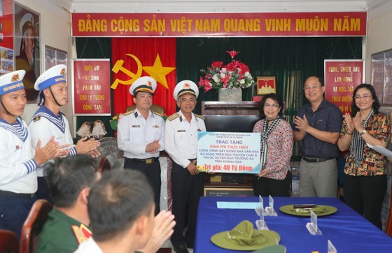 HCMC’s delegation concludes visit to Truong Sa archipelago, DK1 platform ảnh 9