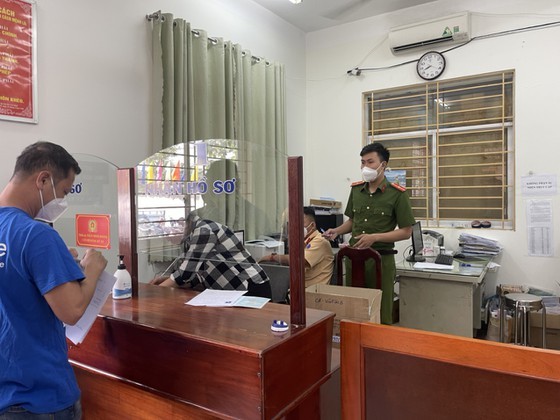 HCMC: License plate grant, vehicle registration at commune-level police stations ảnh 4