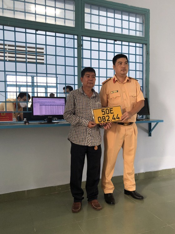 HCMC: License plate grant, vehicle registration at commune-level police stations ảnh 7