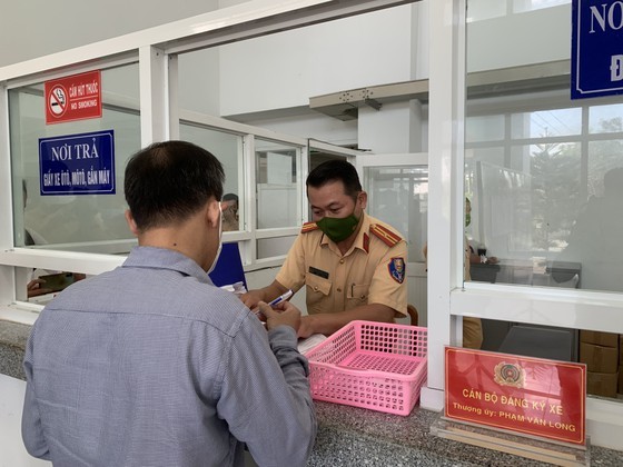 HCMC: License plate grant, vehicle registration at commune-level police stations ảnh 2