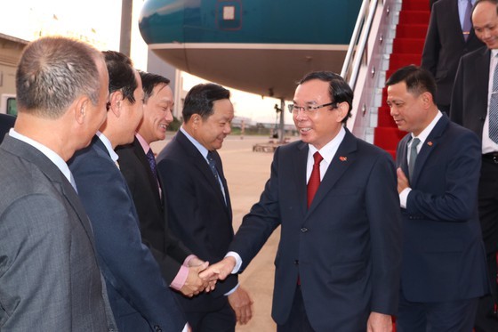 High-ranking delegation of HCMC visits Laos ảnh 1