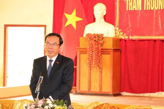 HCMC Party Chief visits primary school, Vietnamese community in Laos’ Champasak ảnh 3