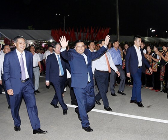 PM makes field trip to major projects in Son La ảnh 1