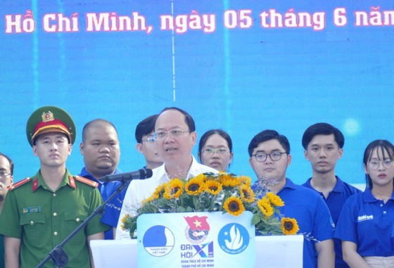 HCMC honors outstanding young people, launches summer volunteer campaign ảnh 5