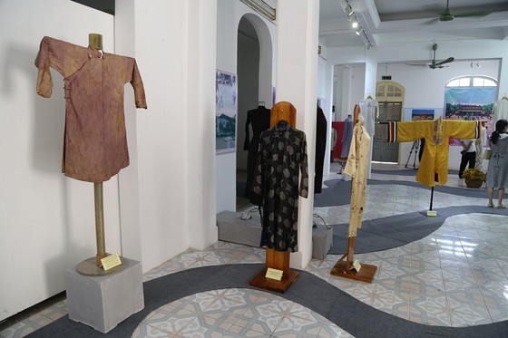 Exhibition honoring Ao Dai of Hue ancient imperial city opens ảnh 2
