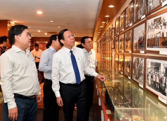 HCMC Chief Sends Regards to ảnh News Agencies 2