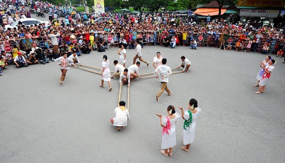 Visitors to enjoy free admission to art performances during Hue Festival 2022 ảnh 3