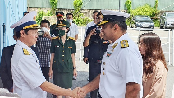 Indian naval ships start three-day visit to HCMC ảnh 2
