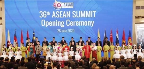 Vietnam holds center role in ASEAN ảnh 1