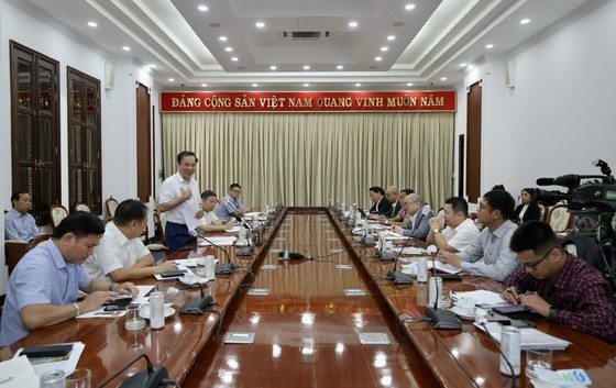 HCMC’s Party Chief listens to football clubs’ concerns ảnh 1