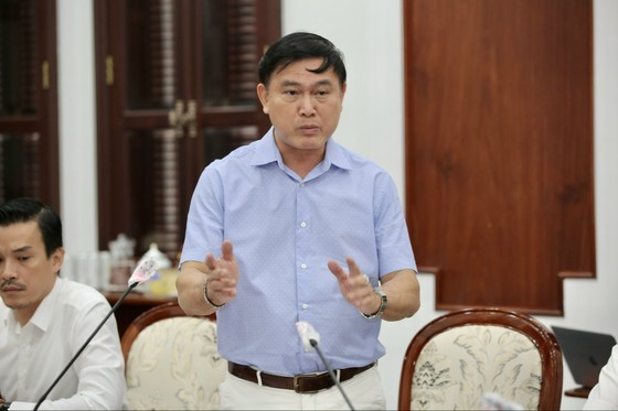 HCMC's Party Chief listens to football clubs' concerns ảnh 5