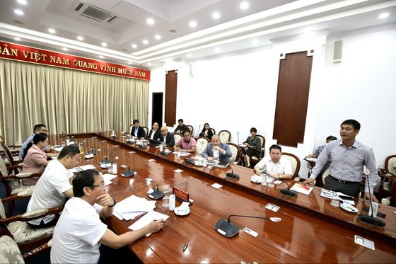 HCMC’s Party Chief listens to football clubs’ concerns ảnh 2