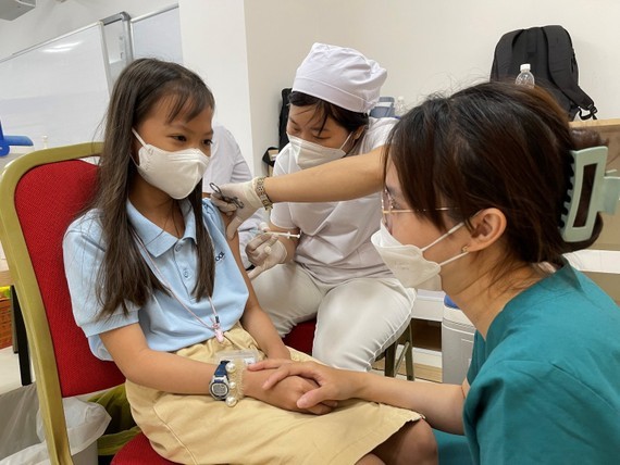 Over 165,000 children get Covid-19 vaccine during two-week immunization campaign ảnh 1