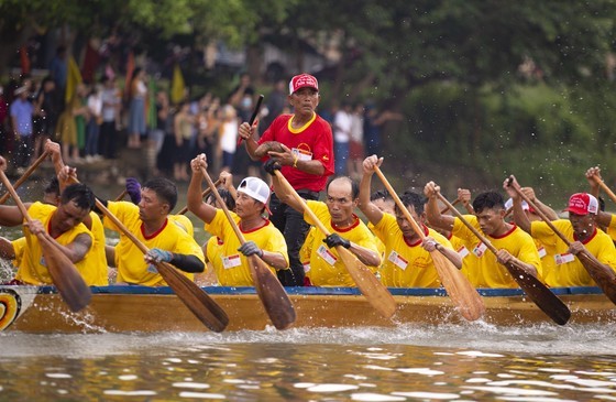 Traditional boat race marks National Day, pays tribute to General Vo Nguyen Giap ảnh 4