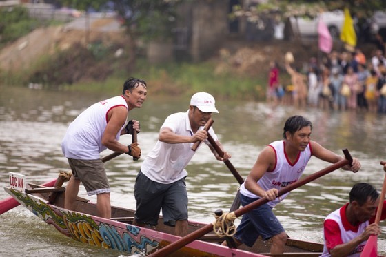 Traditional boat race marks National Day, pays tribute to General Vo Nguyen Giap ảnh 5