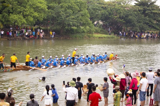 Traditional boat race marks National Day, pays tribute to General Vo Nguyen Giap ảnh 9