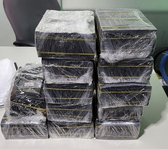 HCM’s police suspects of US$1 million dyed in black sent abroad ảnh 1