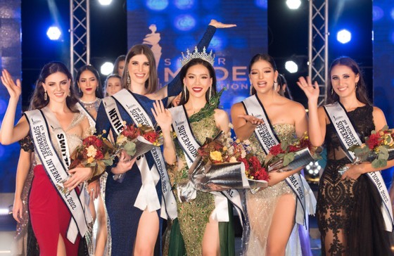 Vietnamese beauty achieves highest titles at Supermodel International 2022 ảnh 1