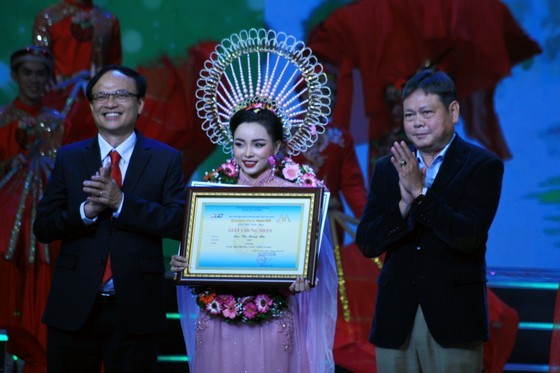 Ca Mau’s contestant wins 17th Cai Luong Singing Contest ảnh 3
