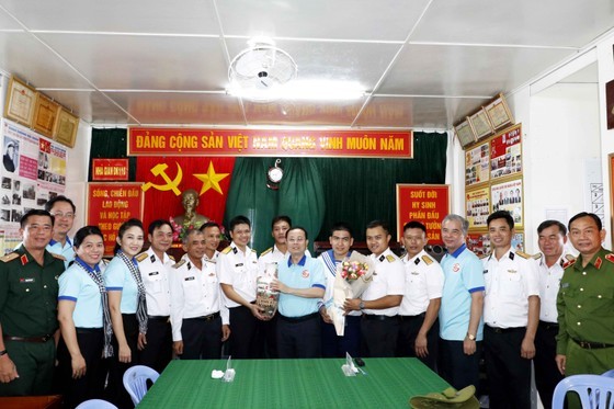 HCMC's delegation visits DK1/10 platform ảnh 3