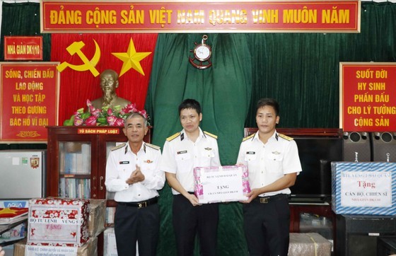HCMC's delegation visits DK1/10 platform ảnh 6