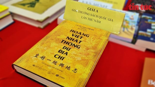 Translation of book on geography under Nguyen Dynasty tops National Book Awards ảnh 1