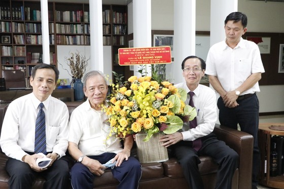 HCMC leader visits late Professor Doctor Nguyen Thien Thanh ảnh 2