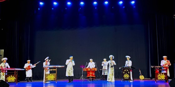Taiwanese Ten Drum Art Percussion Group performs in HCMC ảnh 3