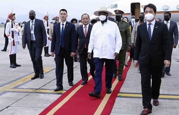 Ugandan President begins official visit to Vietnam ảnh 1